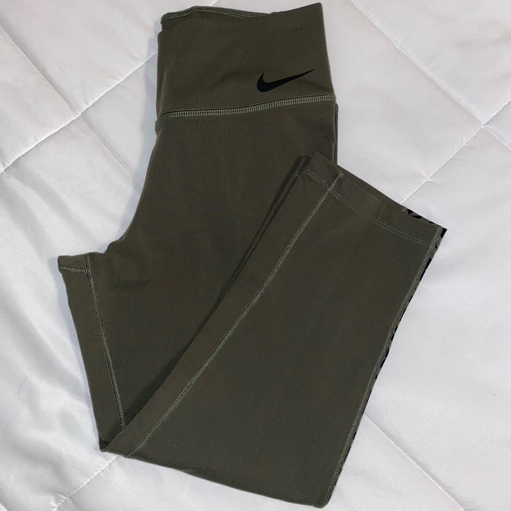 Nike Dri Fit Mid Rise Crop Leggings - Small